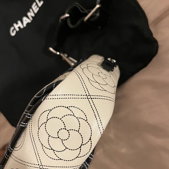 Authentic Channel camera bag full set dust bag, tag, card please serious buyers - Picture 3 of 11